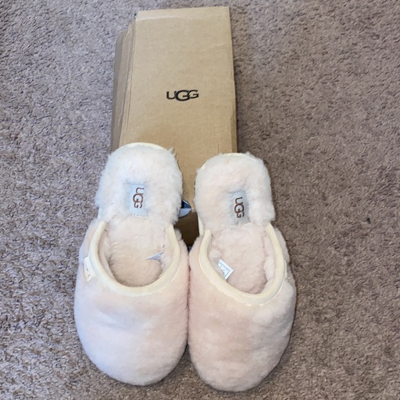 UGG women’s Fluffette slippers size 6. New in box never worn. - Picture 3 of 6